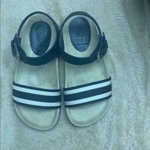 Price Drop! Toddler Gucci Sandals size 28. Equivalent to US 11